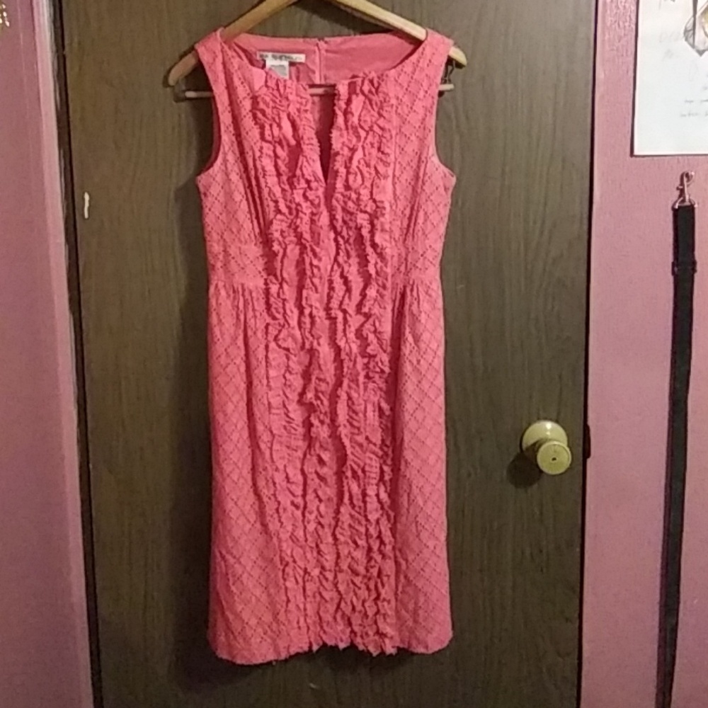 Maggy London Sz 6 Peach ruffled sleeveless dress